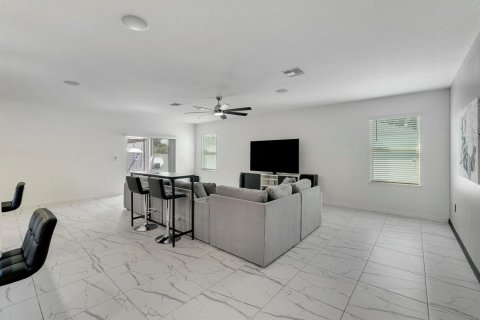Villa ou maison à vendre à Port St. Lucie, Floride: 4 chambres, 191.94 m2 № 2083079 - photo 19