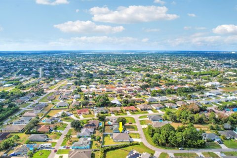 Villa ou maison à vendre à Port St. Lucie, Floride: 4 chambres, 191.94 m2 № 2083079 - photo 10