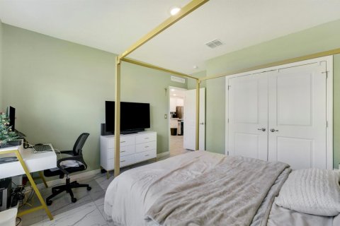 Villa ou maison à vendre à Port St. Lucie, Floride: 4 chambres, 191.94 m2 № 2083079 - photo 17