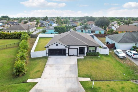 Villa ou maison à vendre à Port St. Lucie, Floride: 4 chambres, 191.94 m2 № 2083079 - photo 2