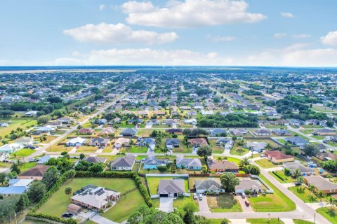 Villa ou maison à vendre à Port St. Lucie, Floride: 4 chambres, 191.94 m2 № 2083079 - photo 9
