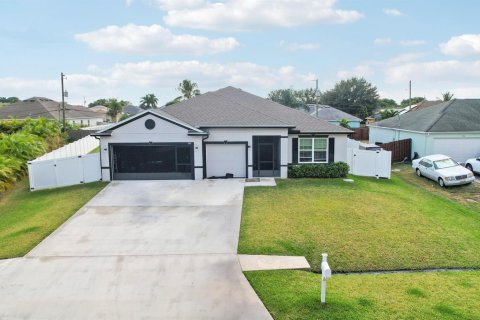 Villa ou maison à Port St. Lucie, Floride 4 chambres, 191.94 m2 № 2083079