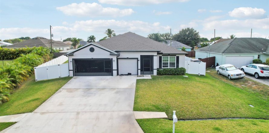 Villa ou maison à Port St. Lucie, Floride 4 chambres, 191.94 m2 № 2083079