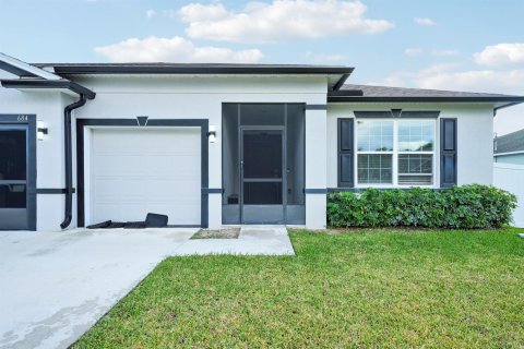 Villa ou maison à vendre à Port St. Lucie, Floride: 4 chambres, 191.94 m2 № 2083079 - photo 13