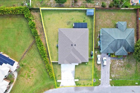 Villa ou maison à vendre à Port St. Lucie, Floride: 4 chambres, 191.94 m2 № 2083079 - photo 4