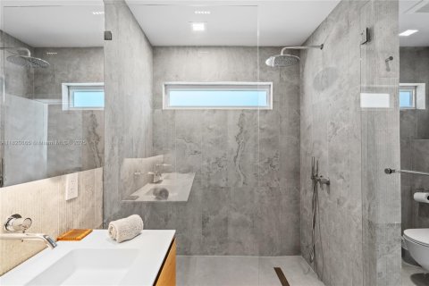 Купить виллу или дом в Серфсайд, Флорида 4 спальни, 210.61м2, № 1958449 - фото 16