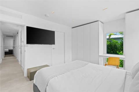 Купить виллу или дом в Серфсайд, Флорида 4 спальни, 210.61м2, № 1958449 - фото 23