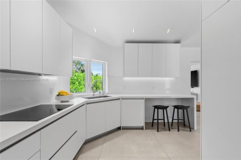 Купить виллу или дом в Серфсайд, Флорида 4 спальни, 210.61м2, № 1958449 - фото 11