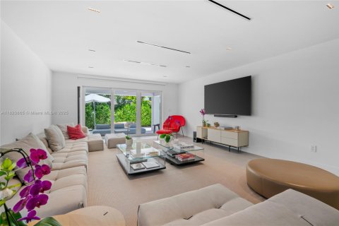 Купить виллу или дом в Серфсайд, Флорида 4 спальни, 210.61м2, № 1958449 - фото 7