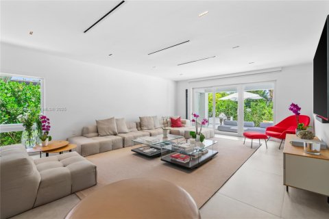 Купить виллу или дом в Серфсайд, Флорида 4 спальни, 210.61м2, № 1958449 - фото 8