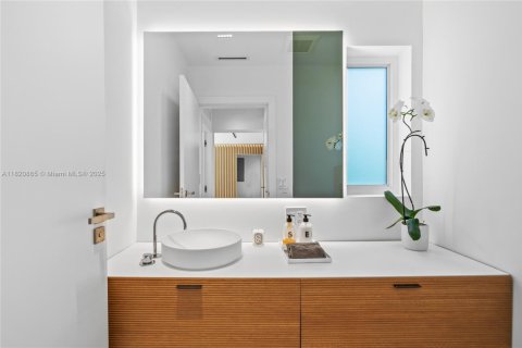 Купить виллу или дом в Серфсайд, Флорида 4 спальни, 210.61м2, № 1958449 - фото 21