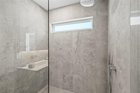 Купить виллу или дом в Серфсайд, Флорида 4 спальни, 210.61м2, № 1958449 - фото 17