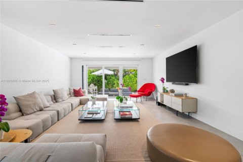 Купить виллу или дом в Серфсайд, Флорида 4 спальни, 210.61м2, № 1958449 - фото 6