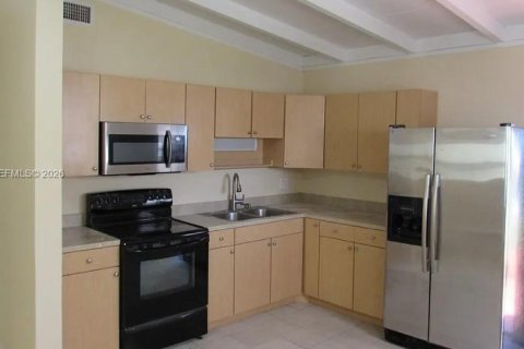 Casa en alquiler en Fort Myers, Florida, 2 dormitorios, 74.88 m2 № 2152618 - foto 3