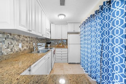 Copropriété à vendre à Sarasota, Floride: 2 chambres, 89.74 m2 № 2383715 - photo 13