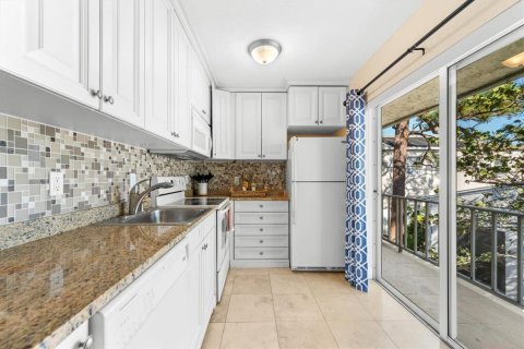 Copropriété à vendre à Sarasota, Floride: 2 chambres, 89.74 m2 № 2383715 - photo 28