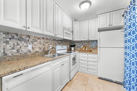 Copropriété à vendre à Sarasota, Floride: 2 chambres, 89.74 m2 № 2383715 - photo 30