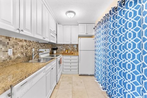 Copropriété à vendre à Sarasota, Floride: 2 chambres, 89.74 m2 № 2383715 - photo 29