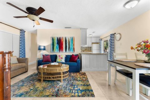 Copropriété à vendre à Sarasota, Floride: 2 chambres, 89.74 m2 № 2383715 - photo 5