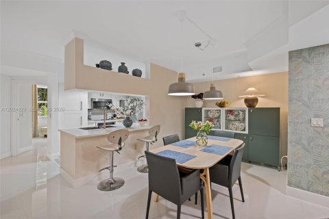 Condominio en venta en Sunny Isles Beach, Florida, 3 dormitorios, 117.43 m2 № 2183926 - foto 10