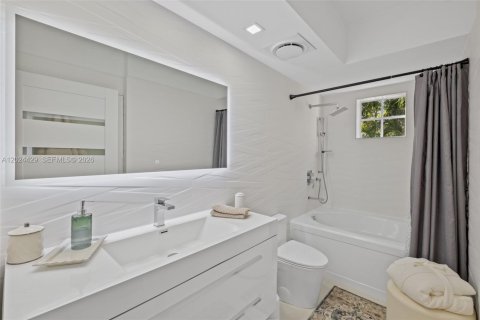 Condominio en venta en Sunny Isles Beach, Florida, 3 dormitorios, 117.43 m2 № 2183926 - foto 27