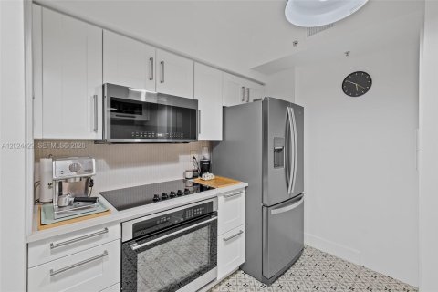 Condominio en venta en Sunny Isles Beach, Florida, 3 dormitorios, 117.43 m2 № 2183926 - foto 16
