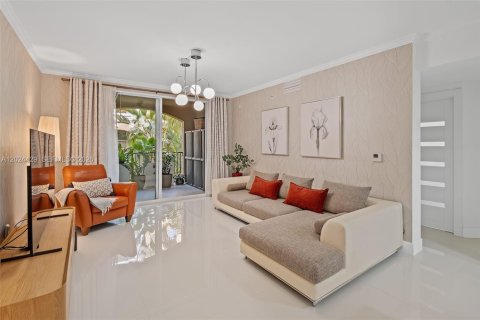 Condominio en venta en Sunny Isles Beach, Florida, 3 dormitorios, 117.43 m2 № 2183926 - foto 2