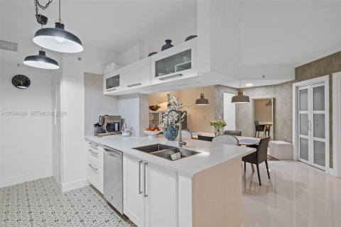 Condominio en venta en Sunny Isles Beach, Florida, 3 dormitorios, 117.43 m2 № 2183926 - foto 14