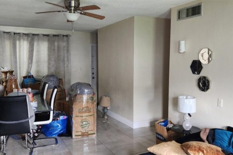 Copropriété à louer à Lauderhill, Floride: 2 chambres, 88.26 m2 № 1960801 - photo 3