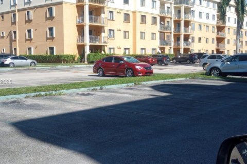 Condominio en alquiler en Miami, Florida, 1 dormitorio, 64.1 m2 № 2055610 - foto 14