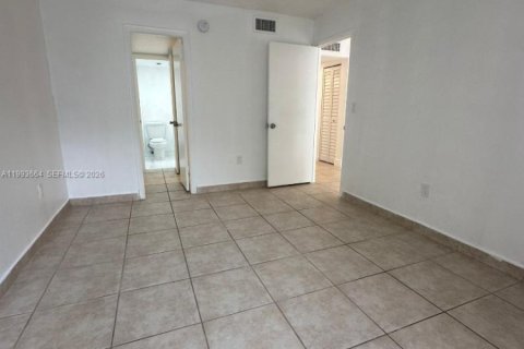 Condominio en alquiler en Miami, Florida, 1 dormitorio, 64.1 m2 № 2055610 - foto 9