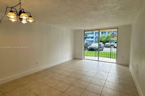 Condominio en alquiler en Miami, Florida, 1 dormitorio, 64.1 m2 № 2055610 - foto 5