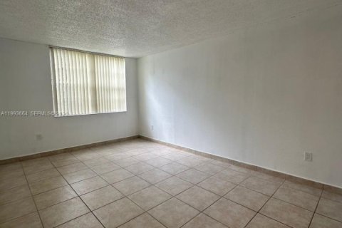 Condominio en alquiler en Miami, Florida, 1 dormitorio, 64.1 m2 № 2055610 - foto 7