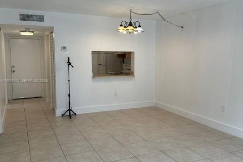 Condominio en alquiler en Miami, Florida, 1 dormitorio, 64.1 m2 № 2055610 - foto 4