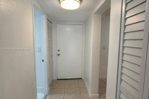 Condominio en alquiler en Miami, Florida, 1 dormitorio, 64.1 m2 № 2055610 - foto 6