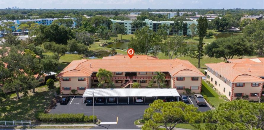 Condominio en Saint Petersburg, Florida, 2 dormitorios  № 2232126