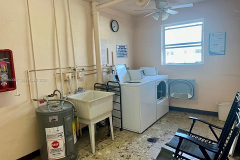 Condo in Dania Beach, Florida, 1 bedroom  № 2008798 - photo 25