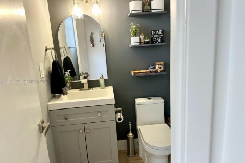 Condo in Dania Beach, Florida, 1 bedroom  № 2008798 - photo 10