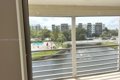 Condo in Dania Beach, Florida, 1 bedroom  № 2008798 - photo 6