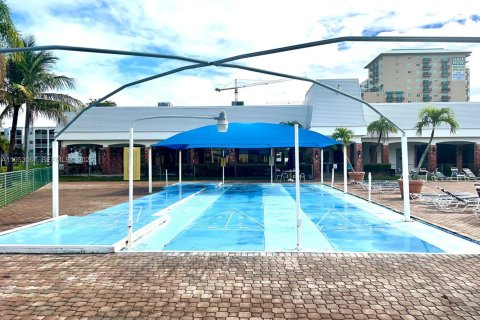 Condo in Dania Beach, Florida, 1 bedroom  № 2008798 - photo 18