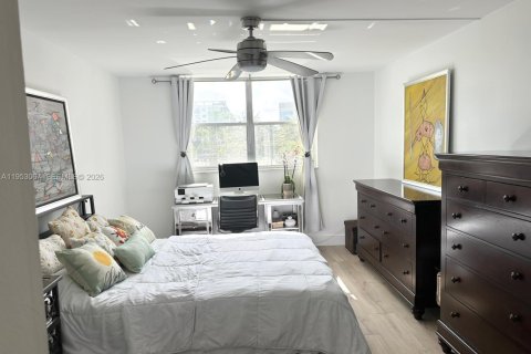 Condo in Dania Beach, Florida, 1 bedroom  № 2008798 - photo 11