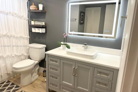 Condo in Dania Beach, Florida, 1 bedroom  № 2008798 - photo 13