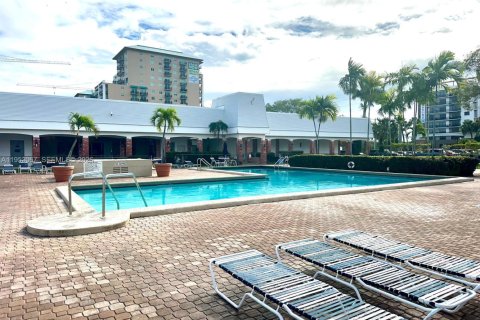 Condo in Dania Beach, Florida, 1 bedroom  № 2008798 - photo 17