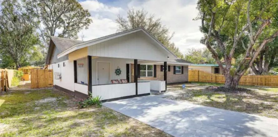 House in Winter Haven, Florida 3 bedrooms, 107.02 sq.m. № 1444839