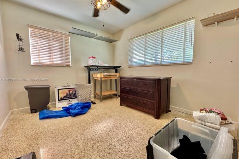 House in Miami, Florida 4 bedrooms, 193.14 sq.m. № 1948587 - photo 7