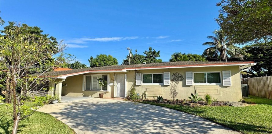 House in Miami, Florida 4 bedrooms, 193.14 sq.m. № 1948587