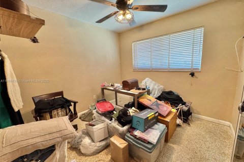 House in Miami, Florida 4 bedrooms, 193.14 sq.m. № 1948587 - photo 8
