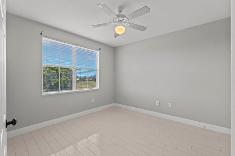 Condominio en alquiler en Wellington, Florida, 3 dormitorios, 111.48 m2 № 1210337 - foto 1