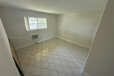 Снять в аренду кондоминиум в Майами, Флорида 2 спальни, 103.68м2, № 1966939 - фото 10