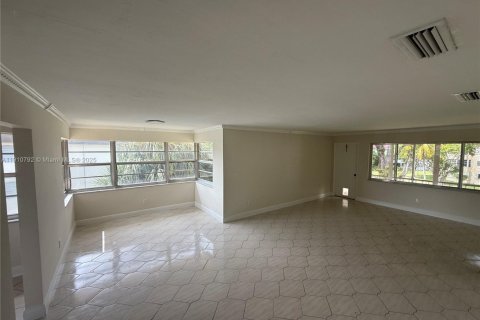 Снять в аренду кондоминиум в Майами, Флорида 2 спальни, 103.68м2, № 1966939 - фото 3